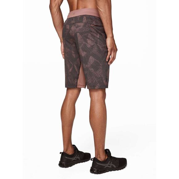 Men's Lululemon T.H.E. Short Linerless 7" Illusion Red Dust Obsidian sz XL - Picture 3 of 5